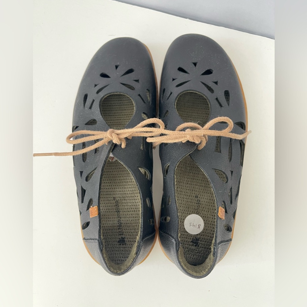 Naturalista Dark Navy Eyelet Cutout Mary Jane Flats 37 - Picture 5 of 11